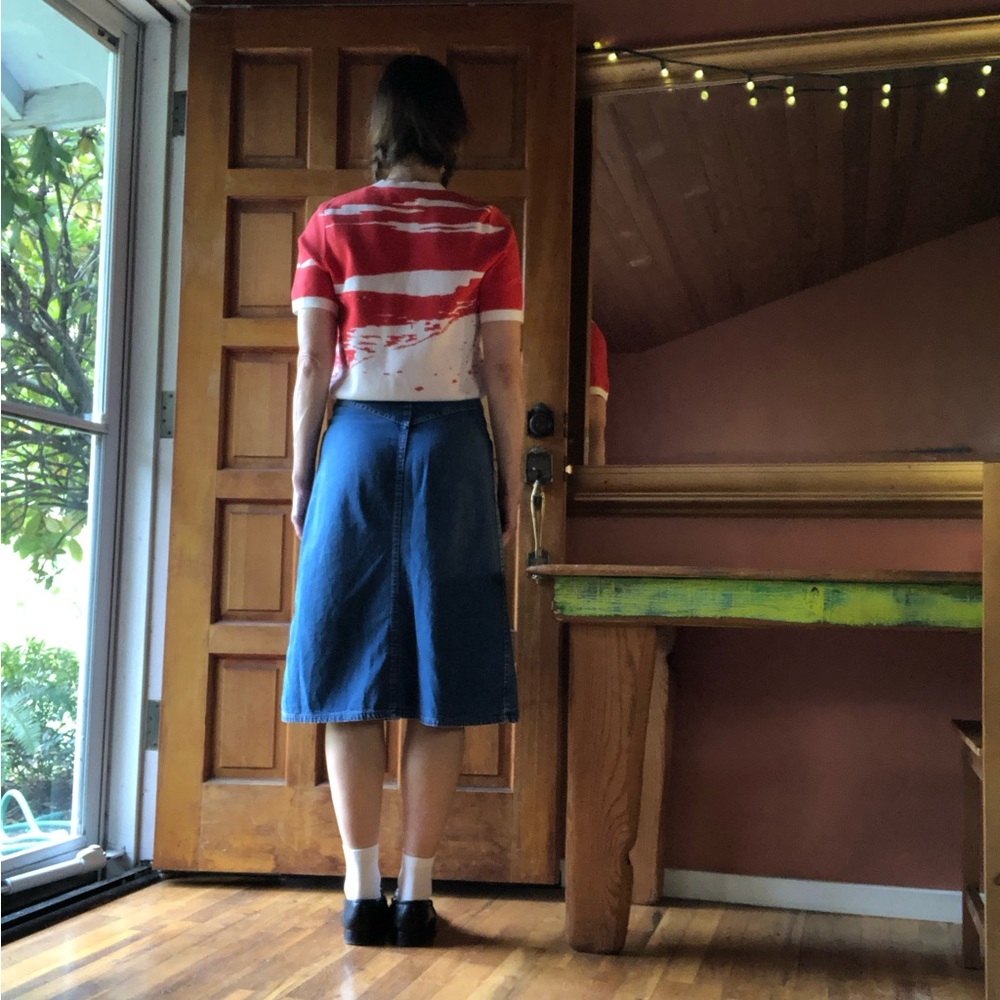 Vintage Unbranded Blue Denim Skirt (vintage Sz 11/12 fits like a modern Sz 4) - Picture 2 of 7